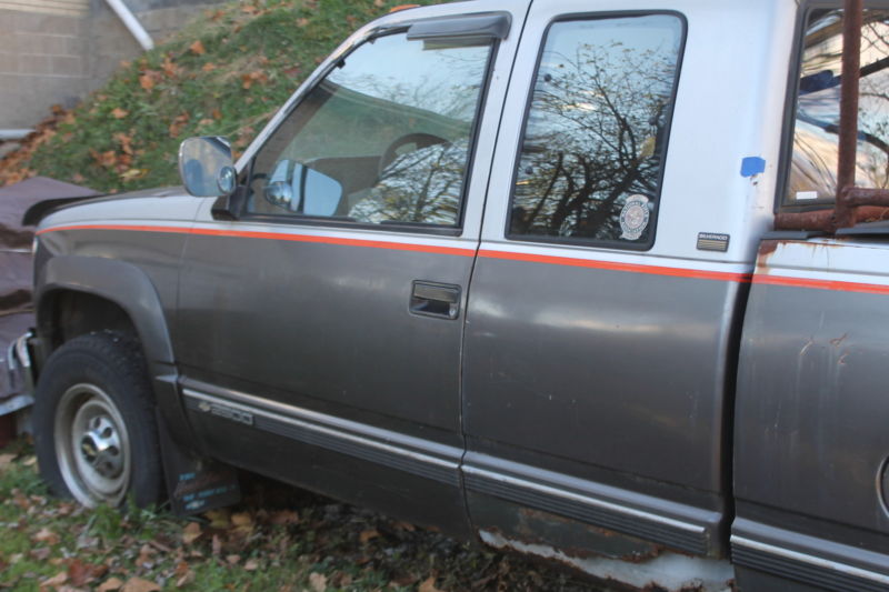 1992 Chevy 1/2 4x4 CLUB CAB Parts or repair Ran when parked