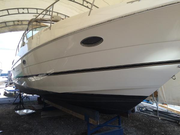 2004 Cruisers Yachts 320 Express