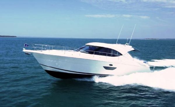 2016 Riviera 4400 Sport Yacht
