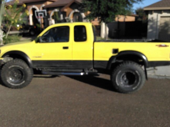 Toyota Tacoma Prerunner 2003 lifted 4 cylinders 2 wd, 3