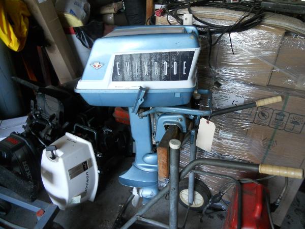 1960 EVINRUDE 5.5hp Engine and Engine Accessories