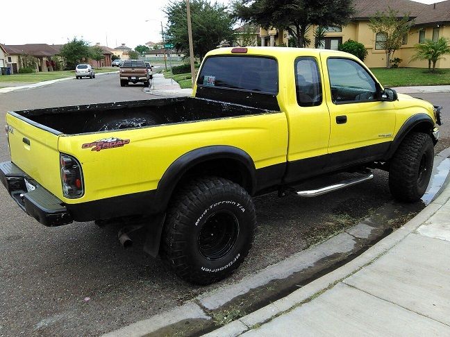 Toyota Tacoma Prerunner 2003 lifted 4 cylinders 2 wd, 2