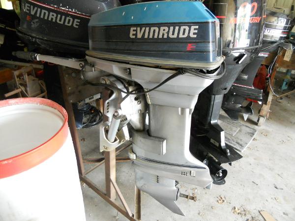 1987 EVINRUDE 40 tiller Engine and Engine Accessories