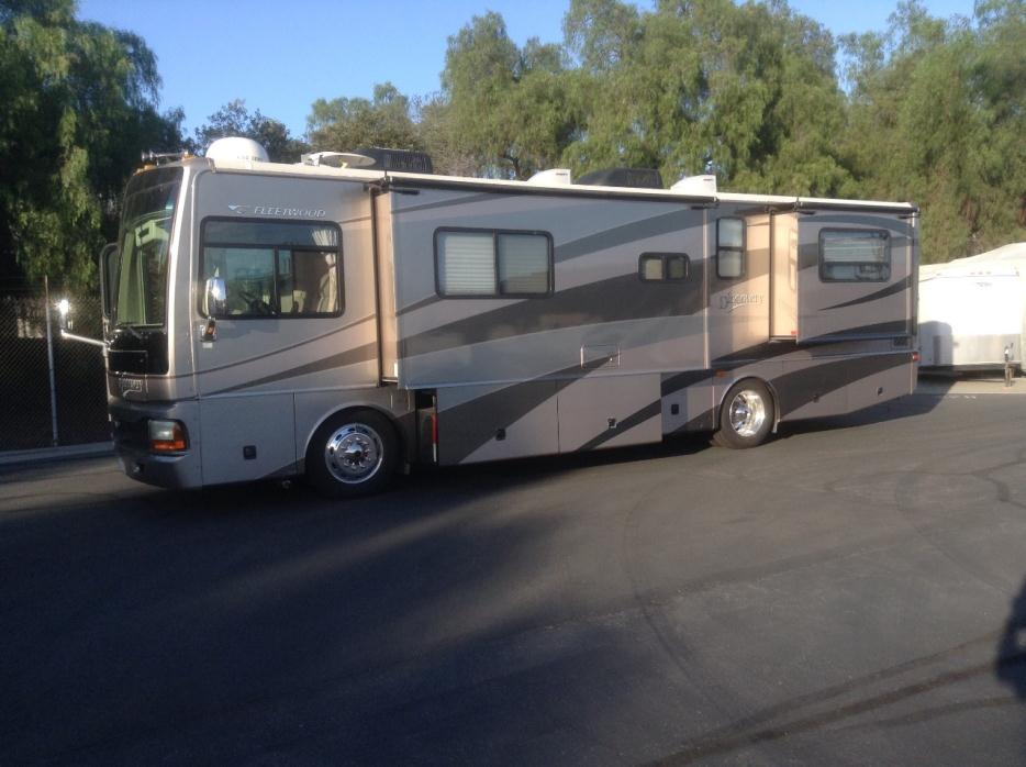 2005 Fleetwood Discovery 35M