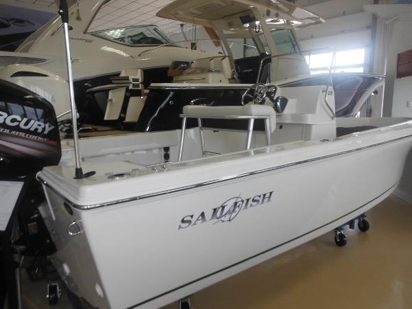 2015 Sailfish 208 Center Console