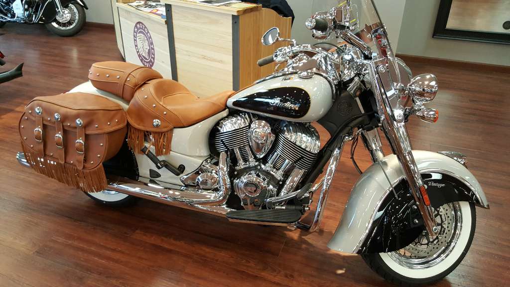 2016 Indian Chief Vintage Star Silver / Thunder Black