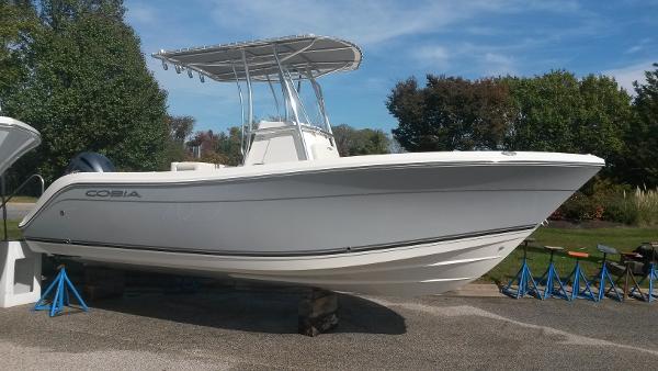 2016 Cobia 217 Center Console