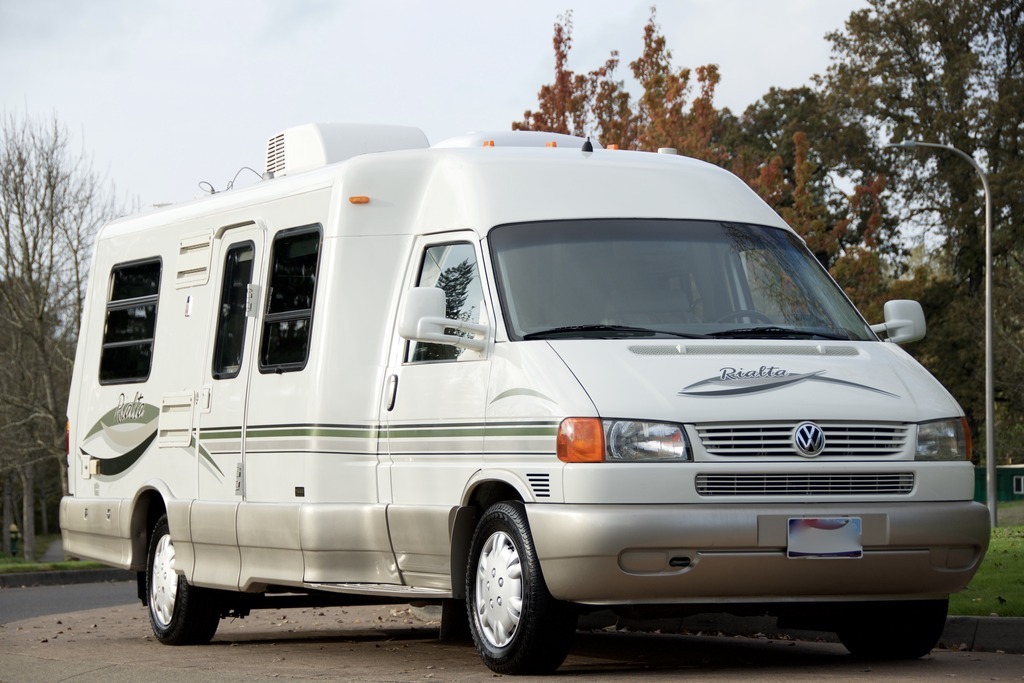 2002 Winnebago Rialta 222HD