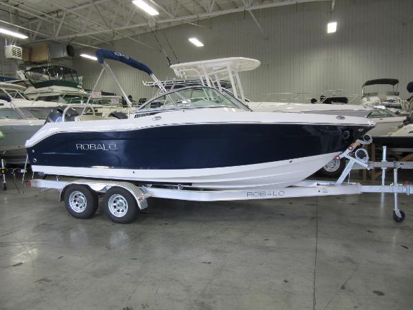 2016 Robalo R207 Dual Console