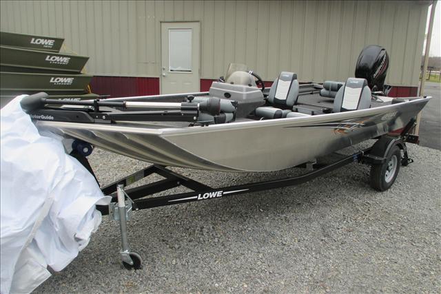 2016 Lowe Fishing Boat Stryker 17