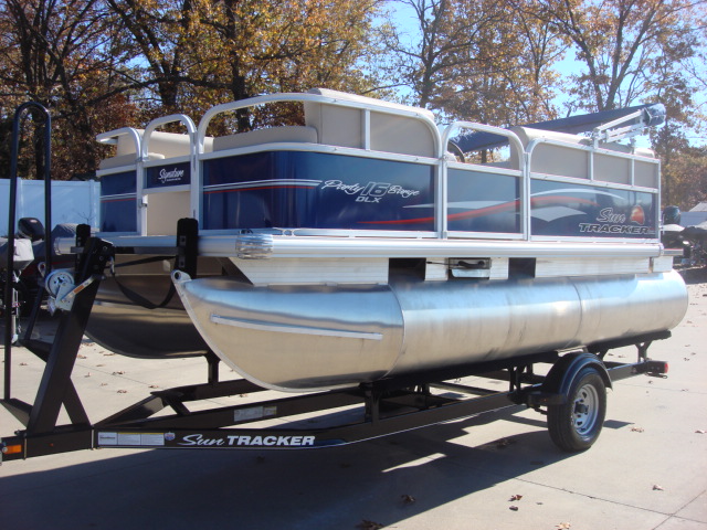 2016 Sun Tracker Recreational Party Barge 16 DLX