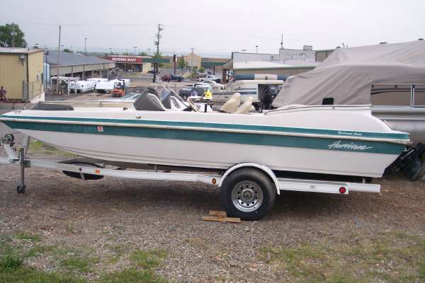 1996 HURRICANE BOATS SD2100i/o