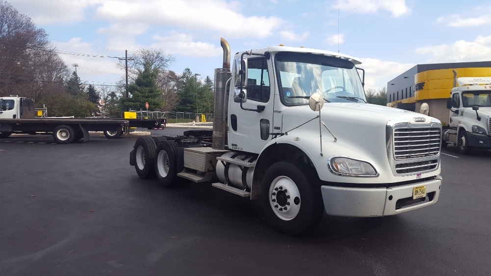 2010 Freightliner M211264s  Conventional - Day Cab