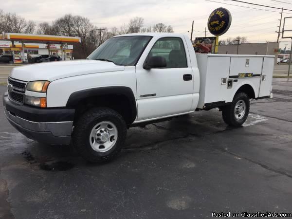 2006 CHEVY SILVERADO 2500HD WORK TRUCK WITH WORK TOOL BED CLEAN
