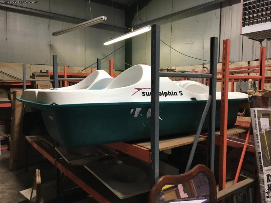 Sun Dolphin 5 Pedal Boat, 1