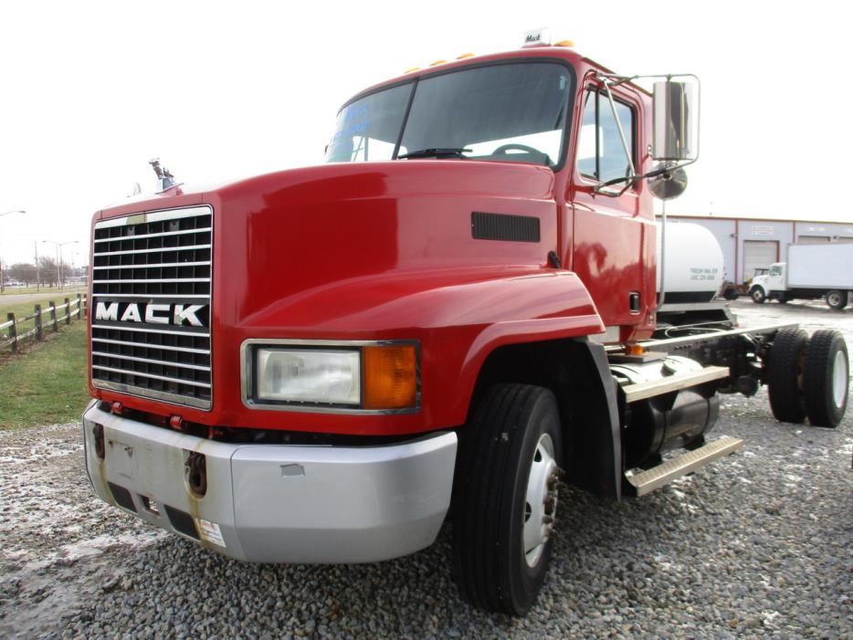 2002 Mack Ch612  Conventional - Day Cab