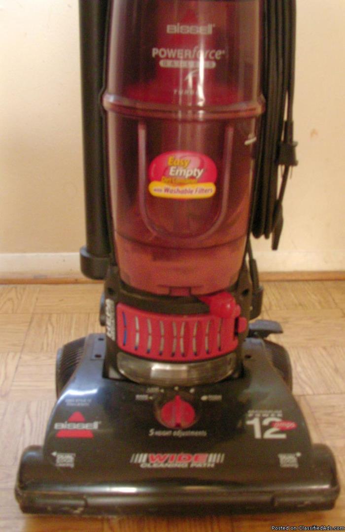 Bisell Bagless Vacuum Cleaner, 1