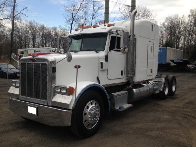 2005 Peterbilt 378  Conventional - Sleeper Truck