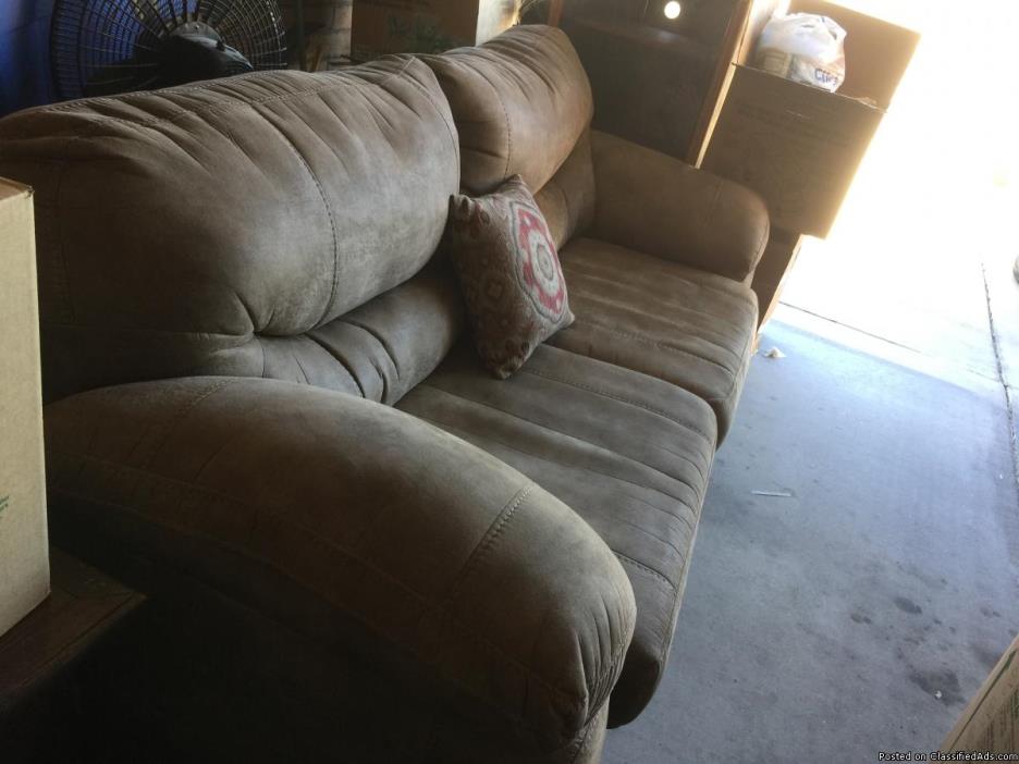 Great couch for sale won't fit in room..