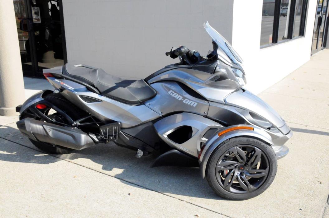 2013  Can-Am  Spyder ST-S SM5