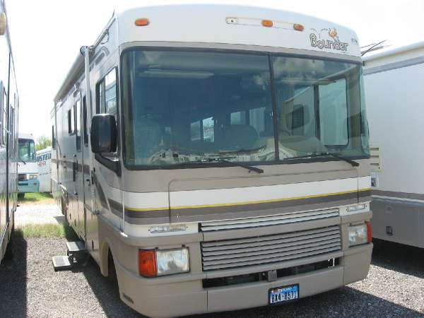 1997  Fleetwood  BOUNDER 35 - CHEVY