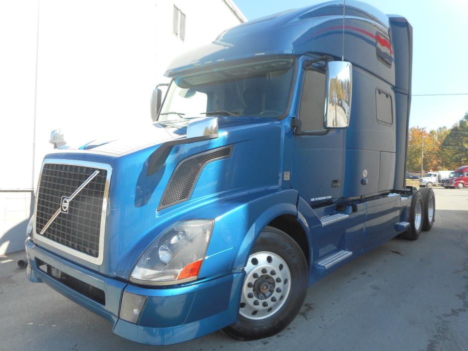 2013 Volvo Vnl  Conventional - Sleeper Truck