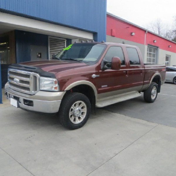 2005 Ford Super Duty F-350 SRW Crew Cab 156 XL 4WD