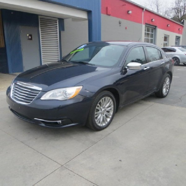 MAKE YOUR TAX RETURN WORK FOR YOU TODAY!!! 2012 Chrysler 200 4dr Sdn Limited