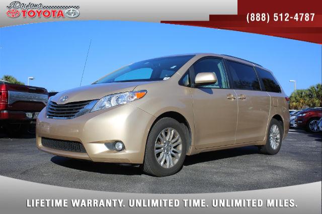 2013 Toyota Sienna XLE 7-Passenger Auto Access Seat