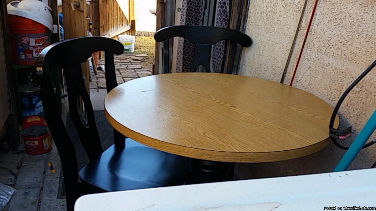 Small Kitchen Table and 2 chairs