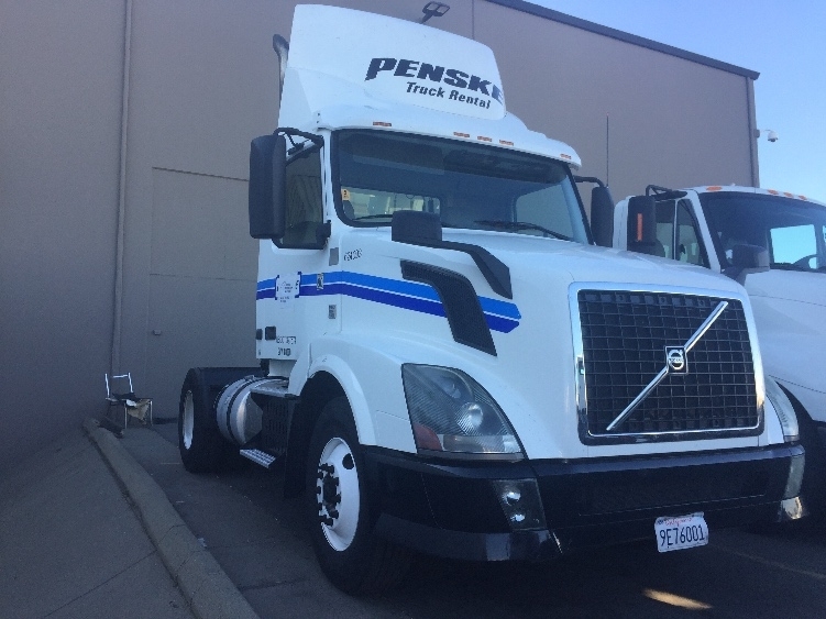 2012 Volvo Vnl  Conventional - Day Cab