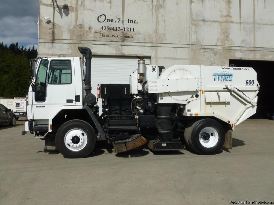 2004 Tymco 600 Used Street Sweeper for sale