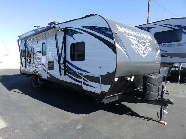 2017  Forest River  SANDSTORM 251SLC  ARCTIC PACK  DUAL ELECTRIC BEDS  200 WATT SOLAR PANEL  SOLID SURFACE COUNTERS  39