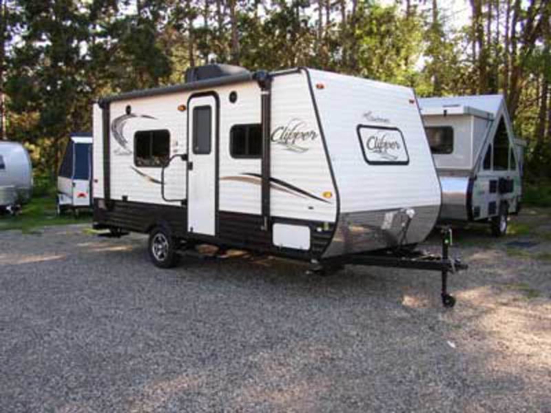 2017 Coachmen Clipper Ultra-Lite 17FQ