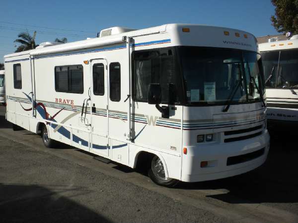 2000  Winnebago  Brave 31B