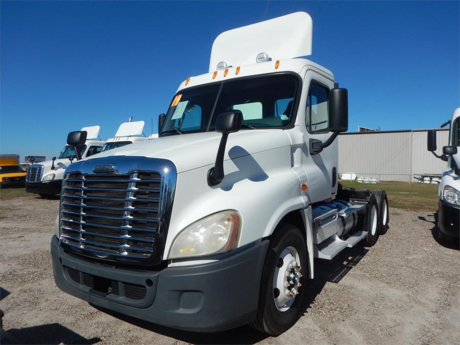 2009 Freightliner Cascadia  Conventional - Day Cab