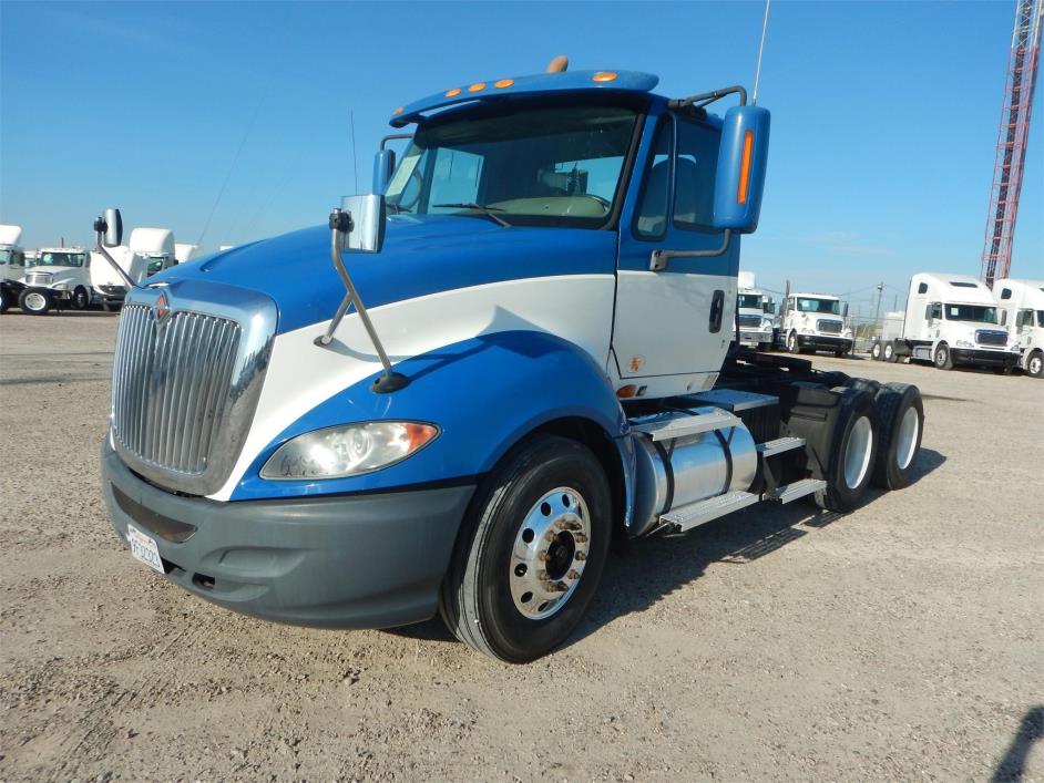 2011 International 8600  Conventional - Day Cab