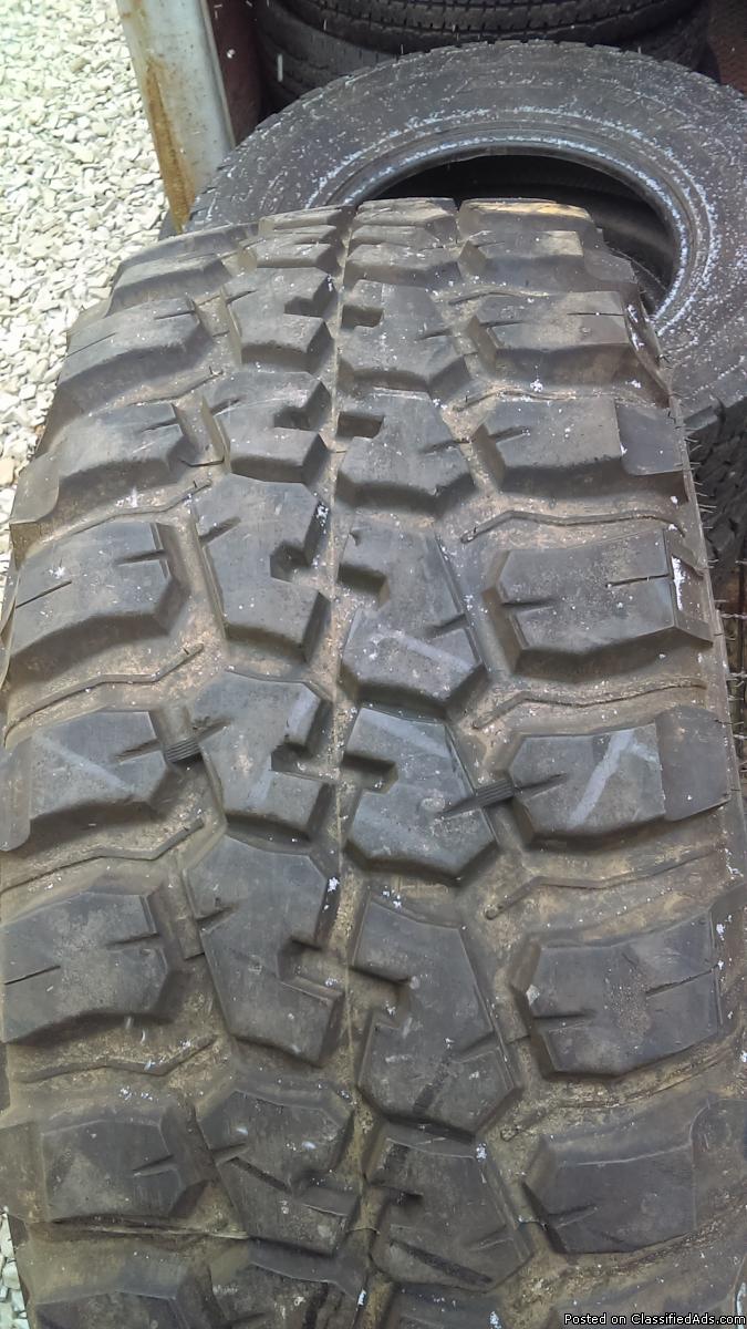 Quality used tires 35 x 12.5 x 17, 1