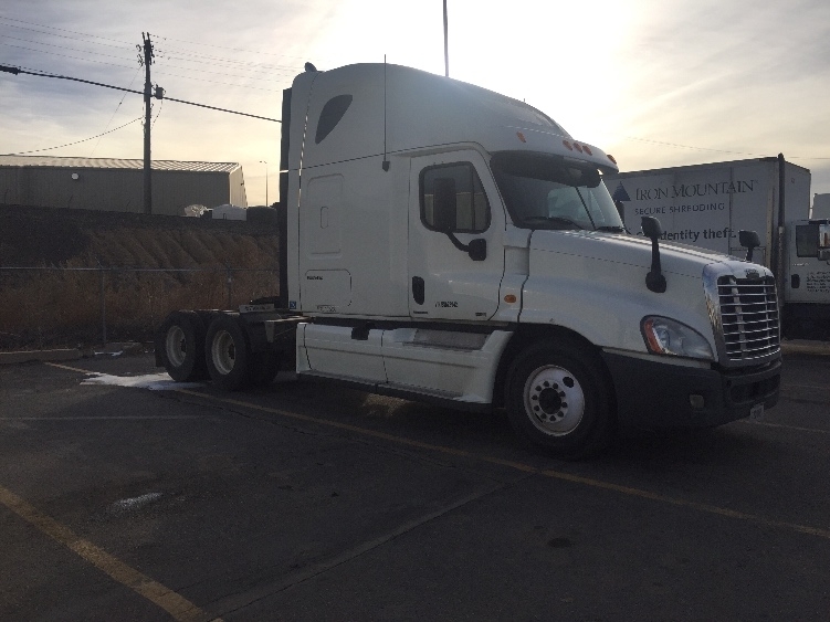 2011 Freightliner Cascadia  Conventional - Sleeper Truck