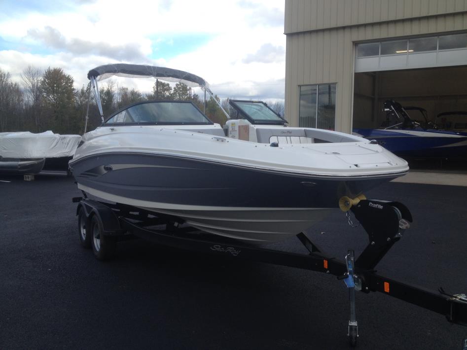 2017 Sea Ray 220SDX