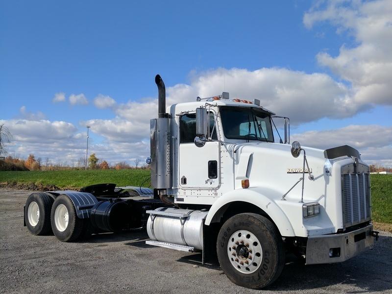 1997 Kenworth T800  Conventional - Day Cab