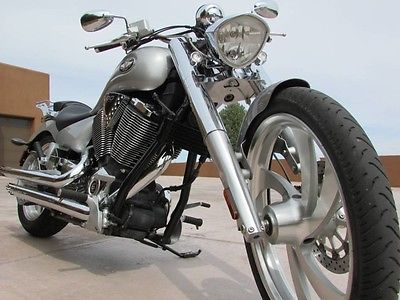 2007 Victory  LO MILES! MINT CONDITION 07 VICTORY VEGAS PERFORMANCE EXHAUST LUGGAGE RACK MINT!