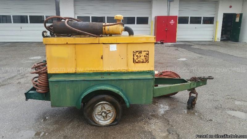 Sullair 125 CFM Tow-behind Air Compressor with Jackhammer, Hoses, and Bits, 0