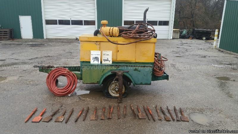 Sullair 125 CFM Tow-behind Air Compressor with Jackhammer, Hoses, and Bits, 1