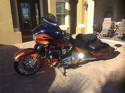 2015 Harley-Davidson Touring  2015 Harley Davidson  flxse  Cvo screaming eagle only 2100 miles like new extras