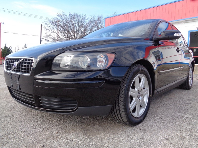 2007 VOLVO S40 2.4L FWD... TWO OWNER CARFAX CERTIFIED... VERY NICE!!!