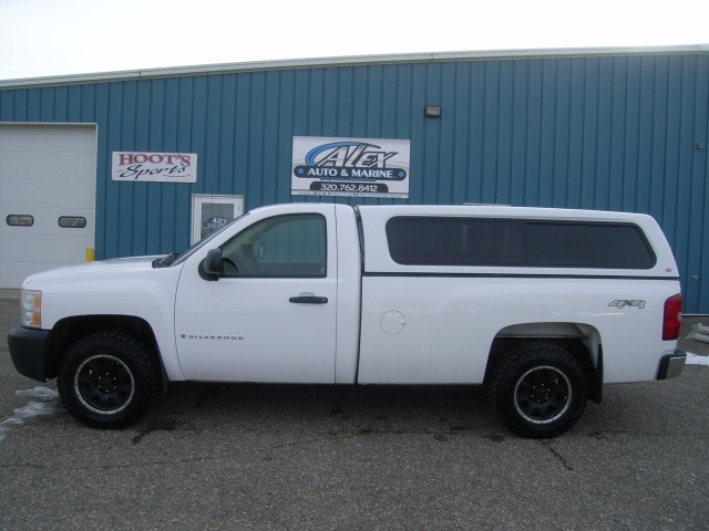 2007 Chevrolet Silverado 1500 Regular Cab Long Bed 4WD