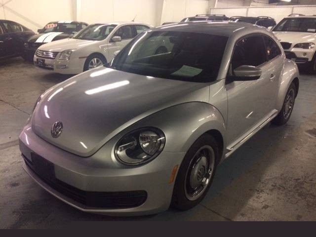 2012 Volkswagen Beetle 2.5L PZEV 2dr Hatchback 6A w/ Sunroof