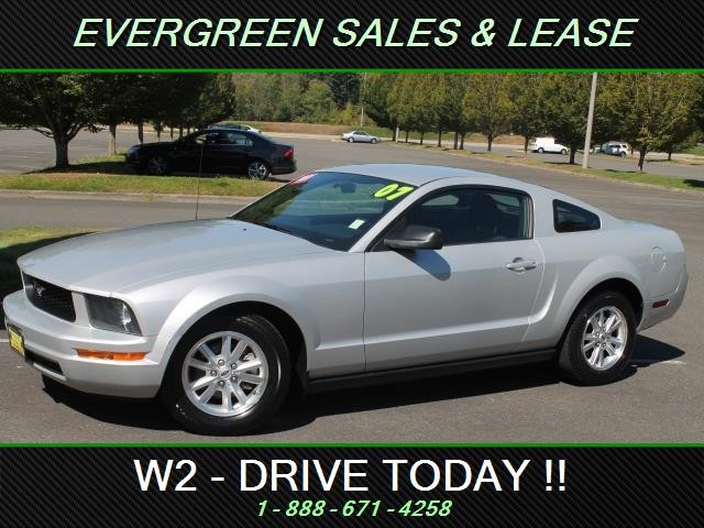 2007 Ford Mustang Deluxe -