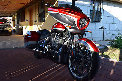 2015 Victory CROSS COUNTRY MAGNUM  2015 VICTORY CROSS COUNTRY MAGNUM EDITION, ONLY 700 MILES!!